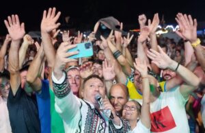 La mulţi ani, Cornel Cojocaru! Îndrăgitul interpret de muzică populară împlineşte astăzi o frumoasa varsta!