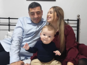 Cum arată casa în care locuiește George Simion. Are un apartament de 50 de metri pătrați, decorat în alb și gri și multe fotografii înrămate