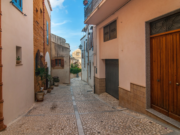 „Când am văzut anunțul, am crezut că e o glumă”. O familie de britanici a cumpărat cu doar 3 euro o casă în una dintre cele mai frumoase localități din Italia