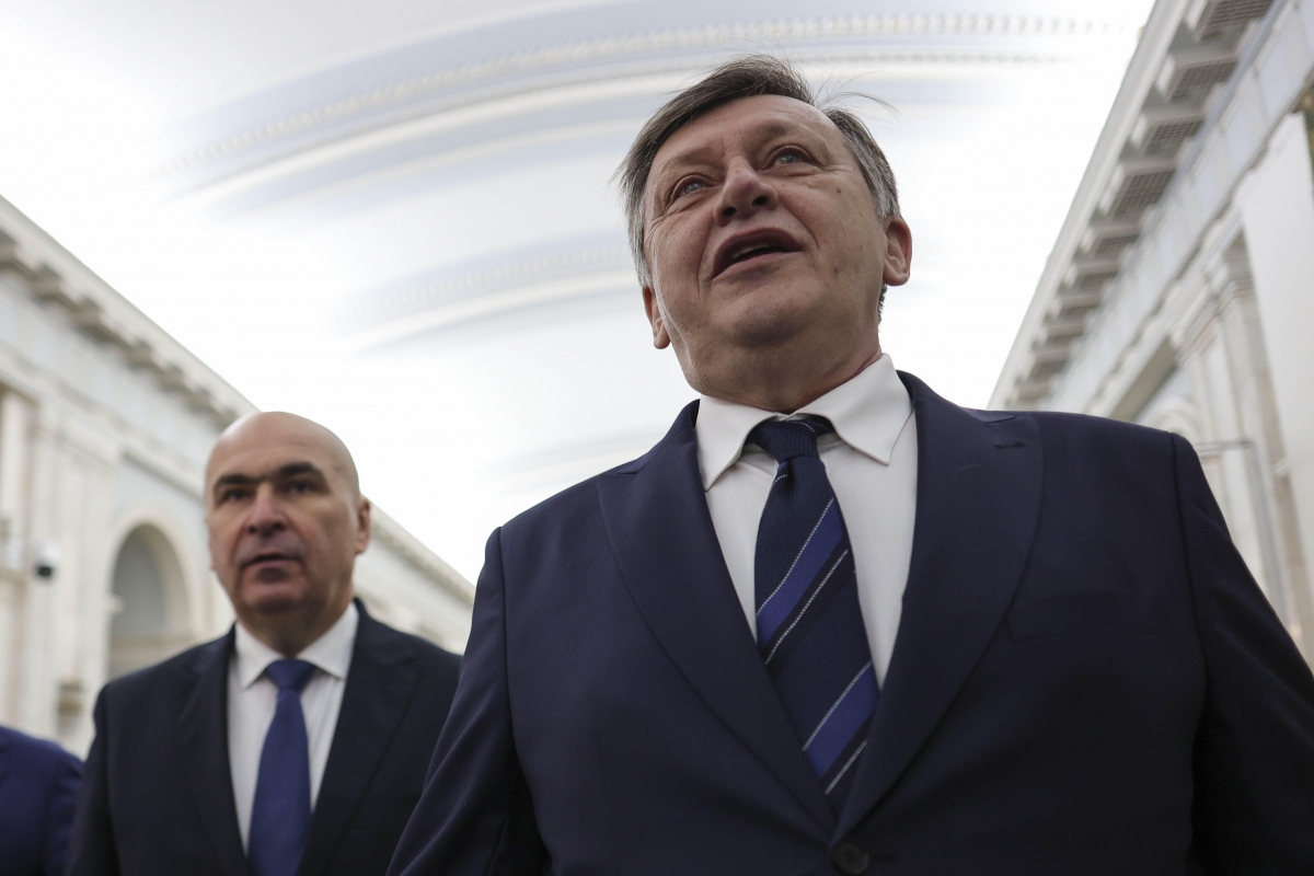 REPORTAJ – Crin Antonescu se întoarce la PNL, după 10 ani: Momentul în care partidul și-a amintit cum erau discursurile politice adevărate REPORTAJ – Crin Antonescu se întoarce la PNL, după 10 ani: Momentul în care partidul și-a amintit cum erau discursurile politice adevărate