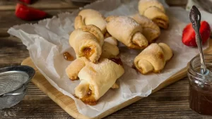 retete-de-cornulete-fragede-cu-untura