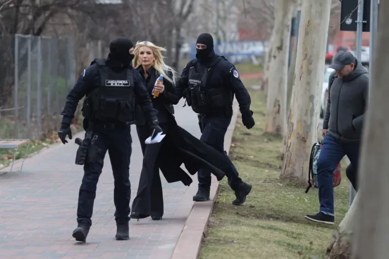 VIDEO Dosarul Nordis: Laura Vicol și Vladimir Ciorbă, reținuți de DIICOT. Ioana Băsescu, pusă sub acuzare. Fosta deputată Andreea Cosma, audiată și ea / Zeci de percheziții în România și Monaco. Clienți păgubiți cu 195 milioane de euro pentru apartamente pe care nu le-au primit