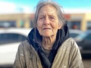 O femeie vârstnică, fără adăpost, m-a rugat odată să o duc cu mașina la biserică