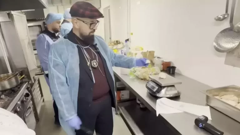 Cristian Popescu Piedone s-a crucit după ce a inspectat bucătăria Spitalului Elias din Capitală! În ce condiții erau gătite preparatele pentru pacienți?!