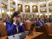 FOTO Opoziția a redepus la Parlament cererea pentru suspendarea lui Iohannis. Simion anunță „a treia cădere a Constantinopolului” / Câte semnături au fost strânse