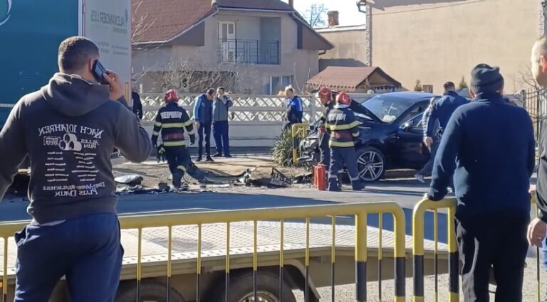 Accident pe DN6 în Strehaia: Un șofer de TIR bulgar a intrat pe contrasens și a lovit un alt autovehicul| Autotrenul a intrat direct într-o casă