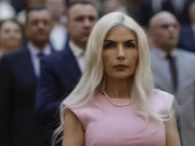 Ce avere are Laura Vicol, deputata adusă luni cu mascații la DIICOT. Ceasurile și bijuteriile valorează sute de mii de euro