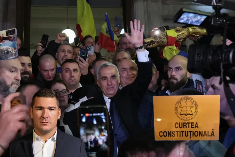 Reacție rapidă din lumea MAGA după ce poliția l-a ridicat pe Călin Georgescu: „Președintele legitim al României, arestat”. Apel către Elon Musk și JD Vance