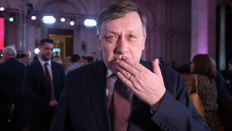 VIDEO&FOTO PSD a validat candidatura lui Crin Antonescu la prezidențiale: „Ăsta poate fi începutul unei frumoase prietenii”