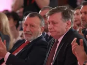 Paul Stănescu, surprins cum îi suflă lui Crin Antonescu, la Congresul PSD / video viral