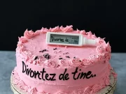 Soțul meu mi-a trimis un tort pentru a-mi anunța divorțul, dar când a descoperit adevărul, s-a întors cerșind iertare.