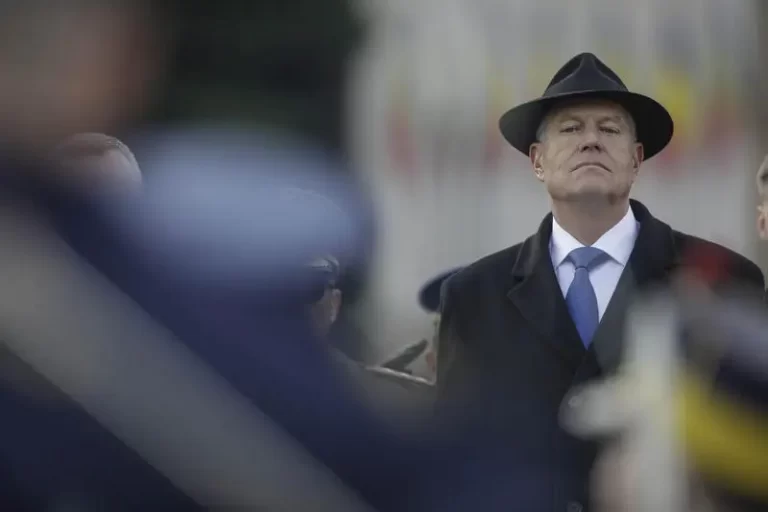 Solicitarea de suspendare din funcție a președintelui Iohannis, respinsă de conducerea Parlamentului / Reacția lui Simion: „Vine ceasul lor, în curând!”