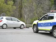 Doi polițiști, reținuți pentru că au trimis un șofer la bancomat să le aducă banii de mită