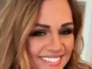 Are 42 de ani și toți tinerii o curtează! Adolescenții sunt ținta ei!