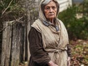 Cu doar câteva ore înainte de nunta mea, am ieșit afară să iau buchetul de la curier.