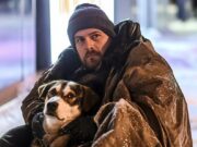 Am cumpărat shaorma și cafea unui om fără adăpost – biletul pe care mi l-a dat mi-a schimbat viața.”