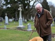 Un bătrân curăța la mormântul fiului său, când câinele lui a început să sape ceva în pământ. Descoperirea a îngrozit întreg satul.