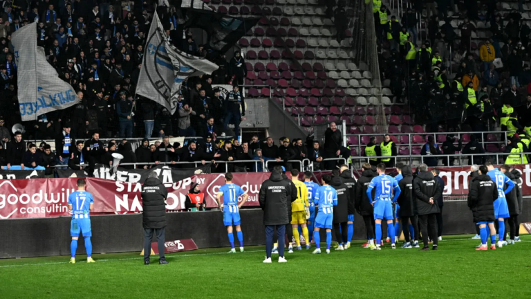 Invazie în Giulești: prima deplasare din istorie a unei galerii U14, la Rapid – Universitatea Craiova! Mitriţă şi Bancu au experienţe pe arene cu copii: oltenii au pierdut cu AEK Atena într-o astfel de atmosferă