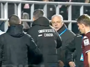 Marius Şumudică, scandal cu Emil Pieleanu la pauza meciului Rapid – Universitatea Craiova. Antrenorul giuleştenilor şi oficialul oltenilor s-au luat la ceartă direct pe gazon şi totul a continuat pe tunel