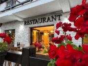 Imaginează-ți asta: curăț mese la restaurantul unde lucrez, făcându-mi treaba ca în orice altă zi