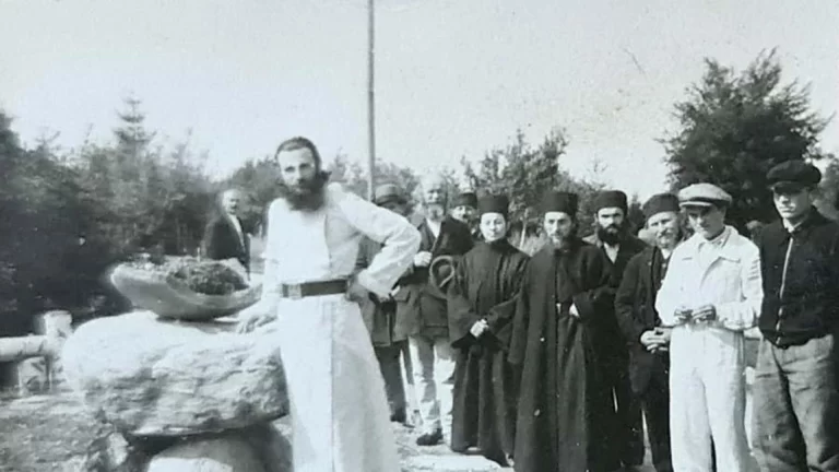 Profeția înfiorătoare a lui Arsenie Boca despre România. “„Se va ridica de la Răsărit un popor fără cruce”