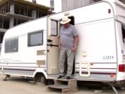 Milionarul român cu 3 pensii a dezvăluit cât poate primi lunar de la statul român: „De ce să mă feresc să spun, i-am furat?”