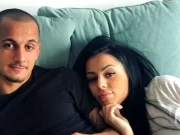 Nimeni n-ar fi crezut că ea este sora lui Alexandru Mitriță! Frumoasa brunetă, întrebare frontală: „De ce nu răspunzi la întrebările legate de fratele tău?”. Foto