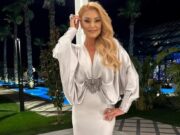 Emilia Ghinescu și-a sărbătorit fiica cea mare! Erika a împlinit 19 ani. Cântăreața, imagine înduioșătoare cu cele două fete / FOTO