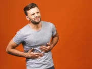 Durerea abdominală poate ascunde afecțiuni grave? Iată ce trebuie să știi