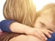 Am fost chemată la școală din cauza comportamentului fiului meu. Când am văzut cine este profesorul său, am rămas fără cuvinte