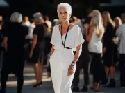 Mama mea vitregă obraznică și cei 4 copii ai ei adulți au venit îmbrăcați în alb la înmormântarea tatălui meu. Toată lumea a rămas fără cuvinte când ea a scos o scrisoare