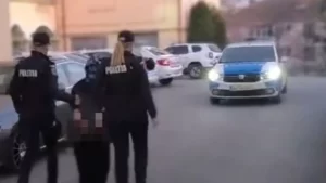 pensionara-arestata-dupa-ce-a-talharit-o-batrana-din-craiova-si-a-jucat-banii-furati-la-pacanele
