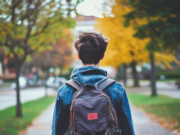 Am găsit scutece în rucsacul fiului meu de 15 ani și am decis să-l urmez după școală