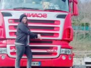 Șoferul de camion al anului e o femeie! Povestea emoționantă a Claudiei care a înfruntat toate obstacolele pentru a continua moștenirea soțului ei