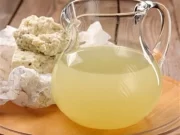 „Dacă toată lumea ar fi hrănită cu zer, doctorii ar da faliment”. Zerul din lapte, cunoscut încă din vremurile Greciei Antice, medicamentul tradițional care controlează greutatea