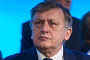 media-174099378561000900