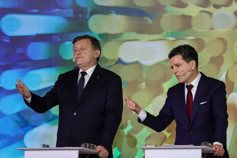 Noi atacuri Crin Antonescu – Nicușor Dan: Ori are o disfuncție de natură logică, ori e pus de altcineva să candideze / Nu cred că cineva care nu a făcut nimic are dreptul să critice pe cineva care a făcut ceva