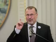 Candidatul la prezidențiale care crede că fiecare român ar trebui să aibă „două-trei arme”: „Câţi ostaşi poate să aducă Rusia la noi, 500.000? Noi suntem 18 milioane”