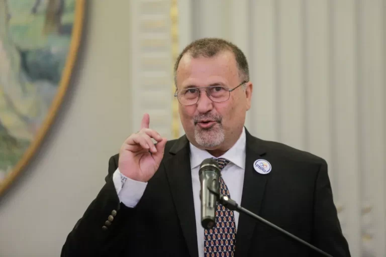 Candidatul la prezidențiale care crede că fiecare român ar trebui să aibă „două-trei arme”: „Câţi ostaşi poate să aducă Rusia la noi, 500.000? Noi suntem 18 milioane”
