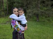 Îndrăgita interpretă de muzică populară din Mehedinți, Mihaela Sultan, a lansat astăzi un videoclip emoționant alături de fiul ei, Nicolas!