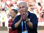 Dan Petrescu, dat pe spate de Alex Mitriță. „E un jucător de alt nivel. E de altă ligă”. Planul antrenorului după ce echipa sa a ieșit din lupta la titlu