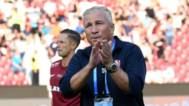 Dan Petrescu, dat pe spate de Alex Mitriță. „E un jucător de alt nivel. E de altă ligă”. Planul antrenorului după ce echipa sa a ieșit din lupta la titlu