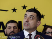 Simion anunță ca va demisiona din funcția de președinte, dacă va trece referendumul pe care îl va propune