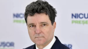 https___www.gandul.ro_wp-content_uploads_2025_04_nicusor-dan-candidat-independent-la-alegerile-prezidentiale-2025-sustine-o-conferinta-de-presa-la-sediul-de-campanie-15-1280x853