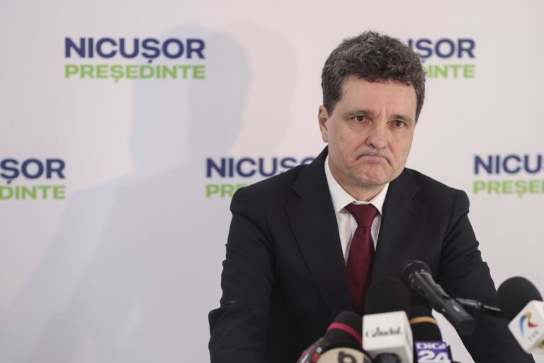 Nicușor Dan îi face plângere penală Elenei Lasconi, după apariția fotografiilor în care apare cu Ponta și Coldea