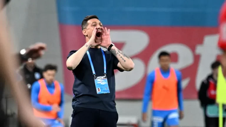 Mirel Rădoi, dezlănțuit după Universitatea Craiova – CFR Cluj 2-2: „Sunt prostul proștilor! Mă leg cu un halat ca la spitalul de nebuni”