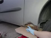 Cum se maschează tabla mâncată de rugină la o mașină second hand! Așa sunt păcăliți românii de samsari