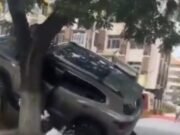 VIDEO Un SUV a lovit mai mulți pietoni în fața unei școli din Beijing / Poliția chineză susține că a fost vorba despre „o manevră greșită”