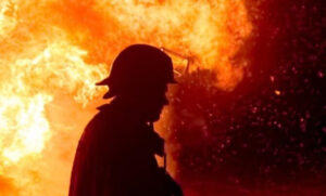 pompier-incendiu-unsplash_84383600