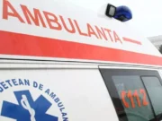 Impact violent între două mașini, în jud. Olt: un mort, doi răniți. Traficul este oprit complet în zonă